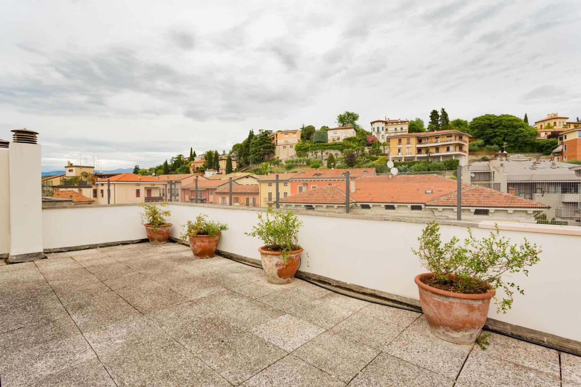 Amazing Flat With Big Terrace And Private Car Park Lejlighed Verona Eksteriør billede